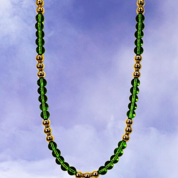 Colorful green glass and gold bead necklace  with all round beads - Picture 8 of 9